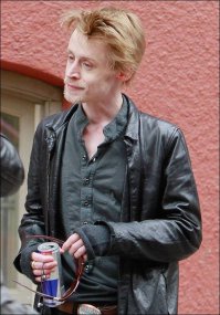 После появления героя в кадре просто выключил бы.