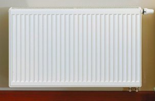 Прекрасно топят. Сейчас за окном 0. Намерял 43 на радиаторе. Возможно и 50 значит. Будет холодней - добавят. 
Такую хочу или современный чугун.