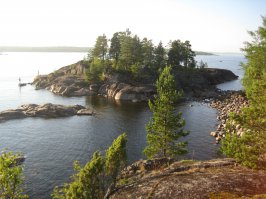 В прошлом году открыли для себя Ладожские шхеры. Теперь с нетерпением ждем 15 июня что бы выйти на моторе на красивые острова.