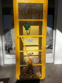 Необычные телефонные будки